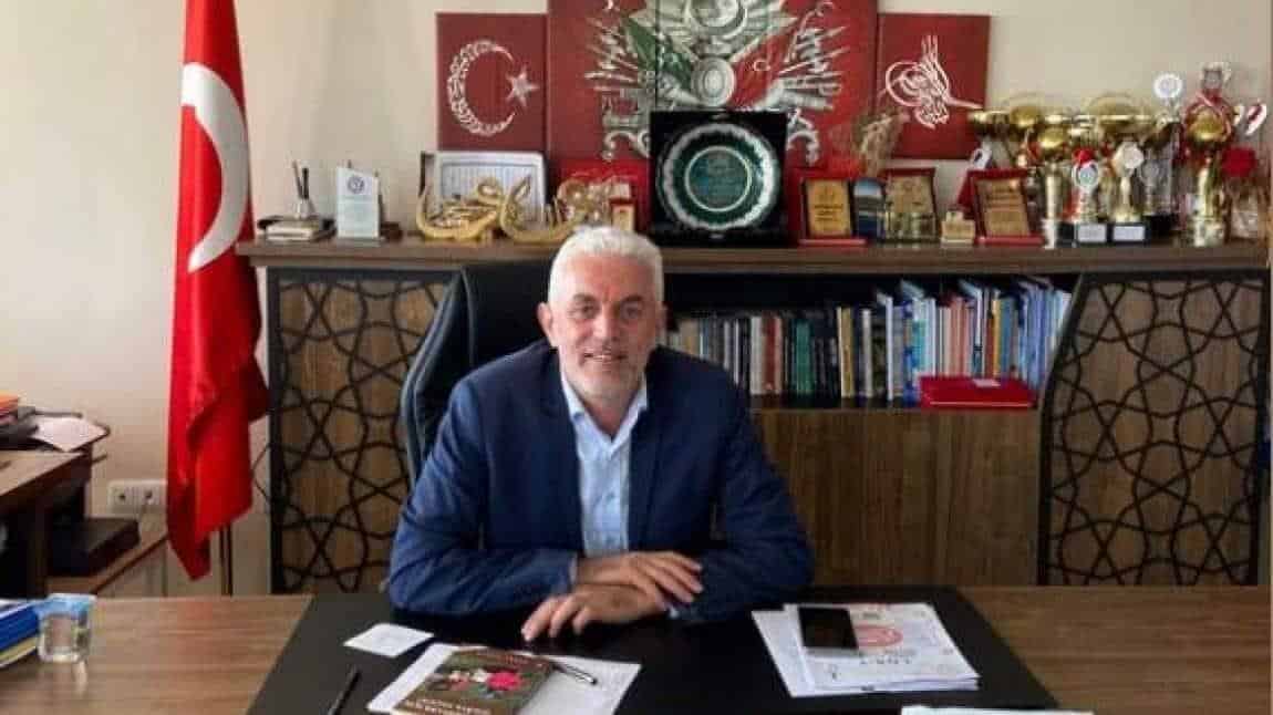Okulumuzun Yeni Müdürü ve Müdür Yardımcıları Görevlerine Başladılar.